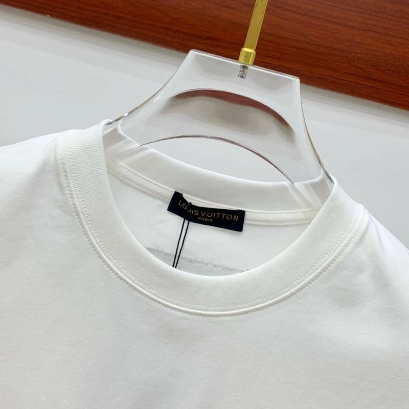 Louis Vuitton T-Shirts Snug 135230