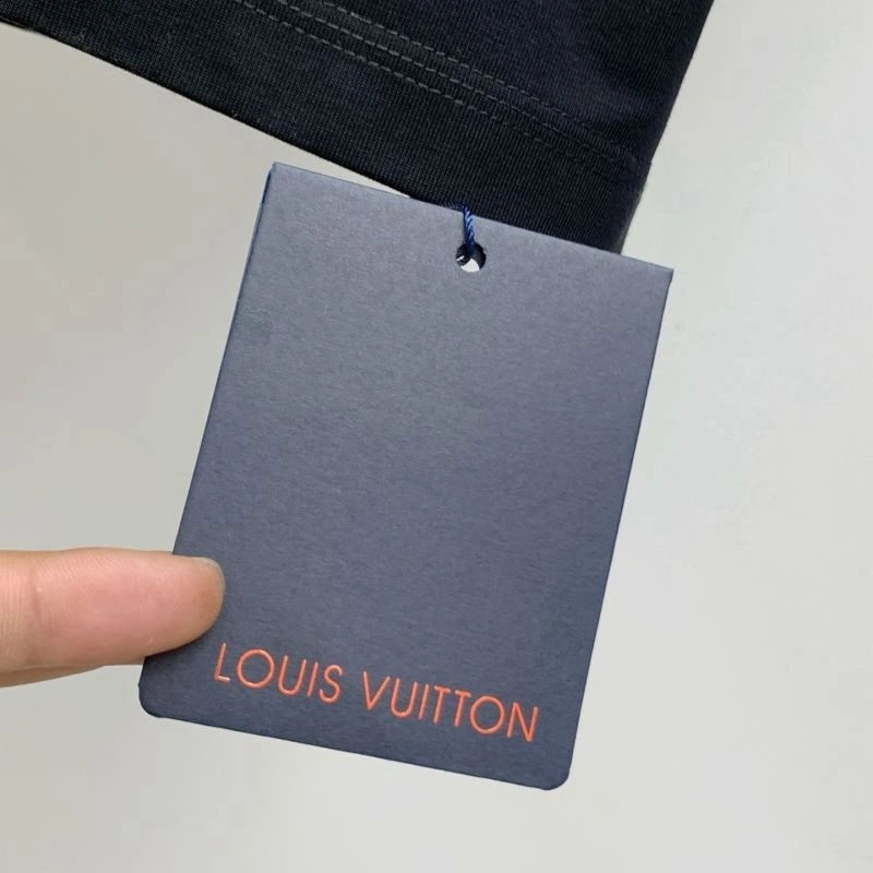 Classic Louis Vuitton T-Shirts 135237