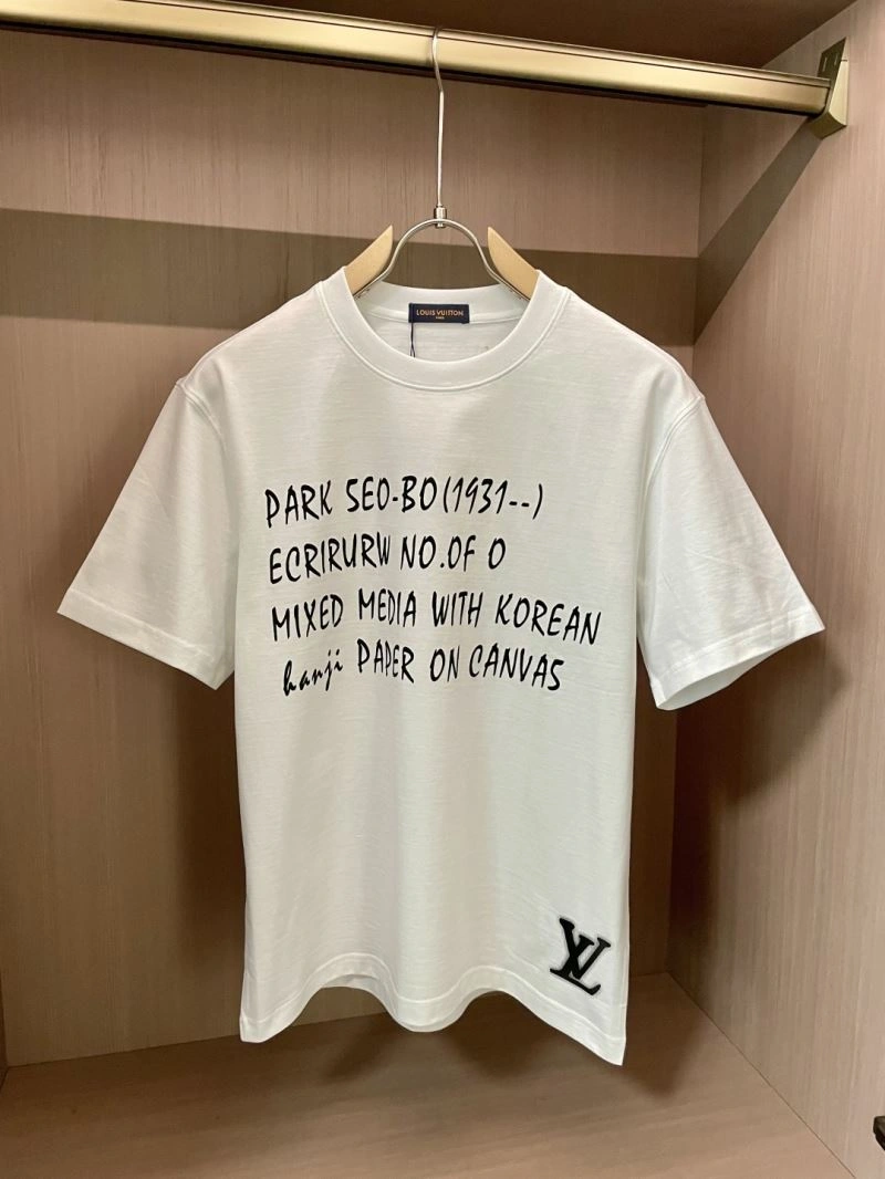 Sporty Louis Vuitton T-Shirts 135228