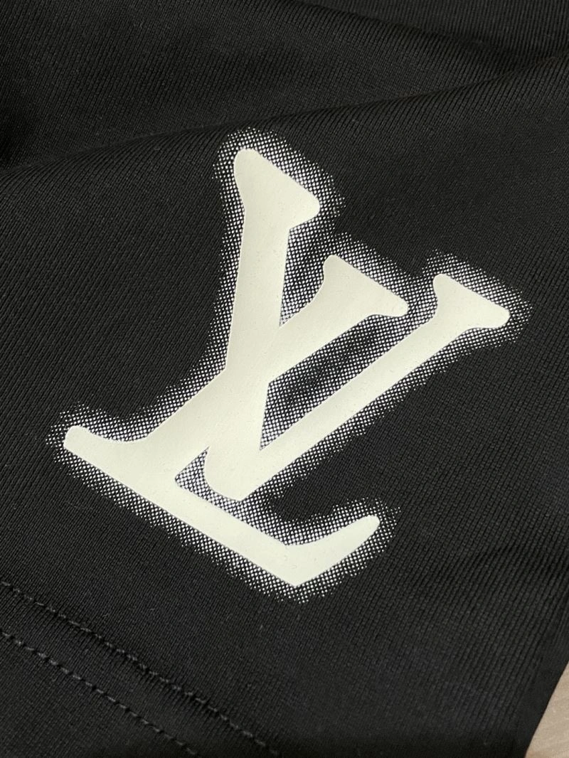 Sporty Louis Vuitton T-Shirts 135228