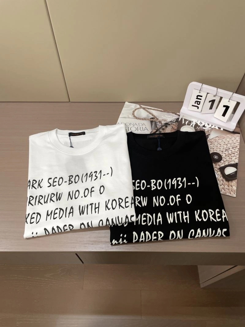 Sporty Louis Vuitton T-Shirts 135228