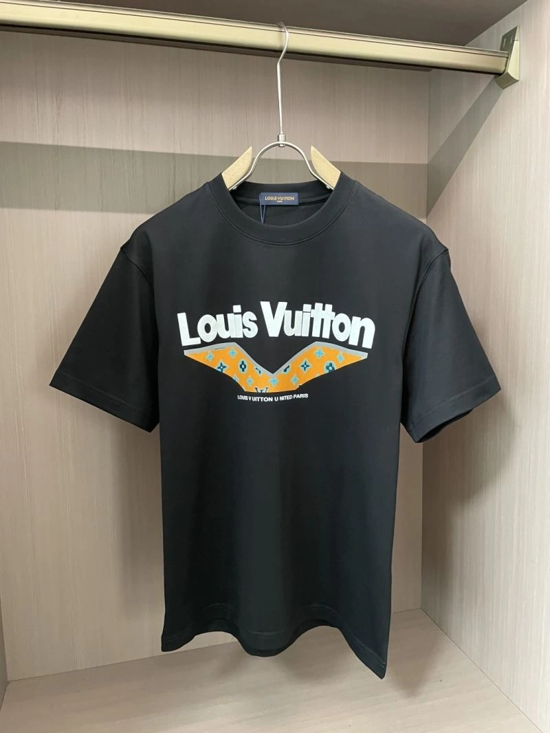 Vibrant Louis Vuitton T-Shirts 135225