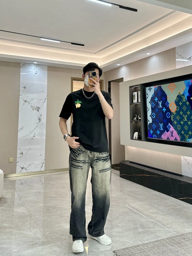Bold Louis Vuitton T-Shirts 135226