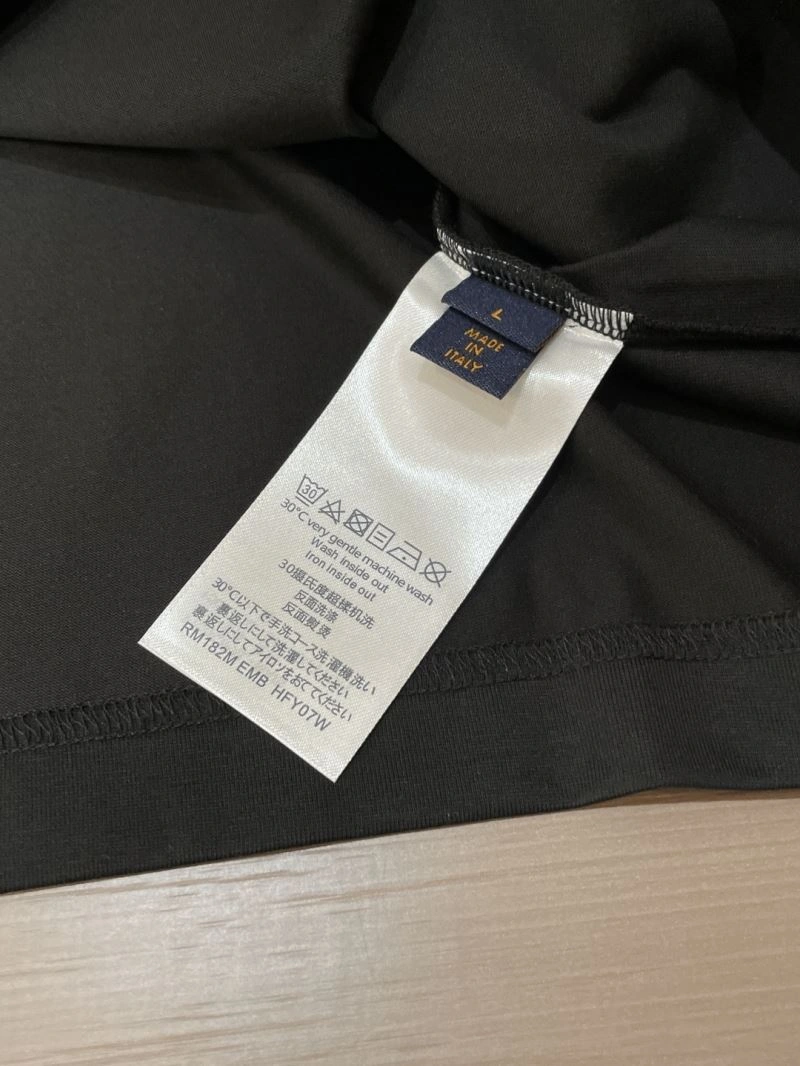 Bold Louis Vuitton T-Shirts 135226
