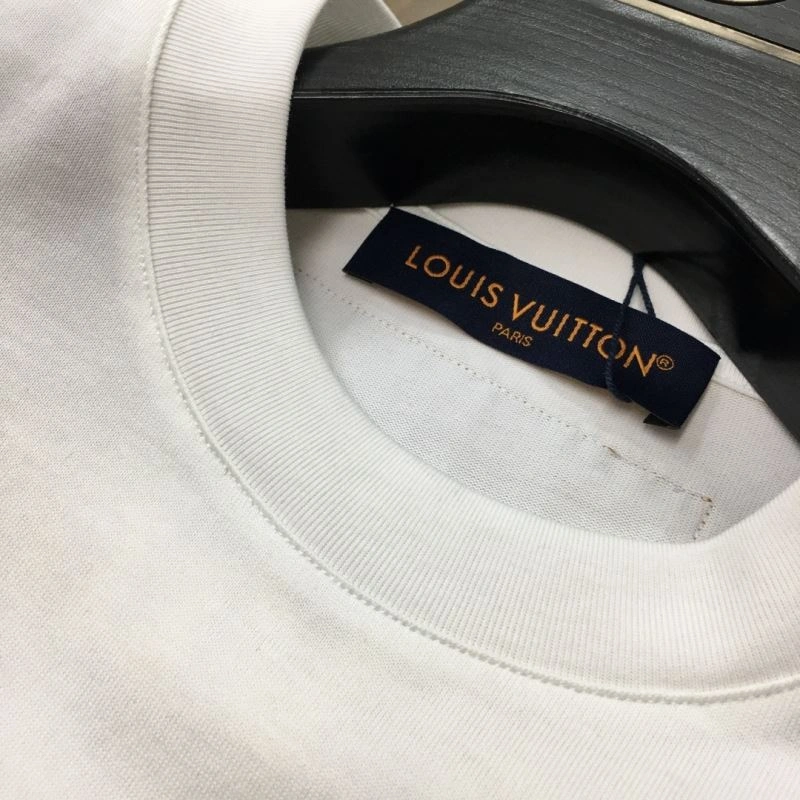 Minimalist Louis Vuitton T-Shirts 135199