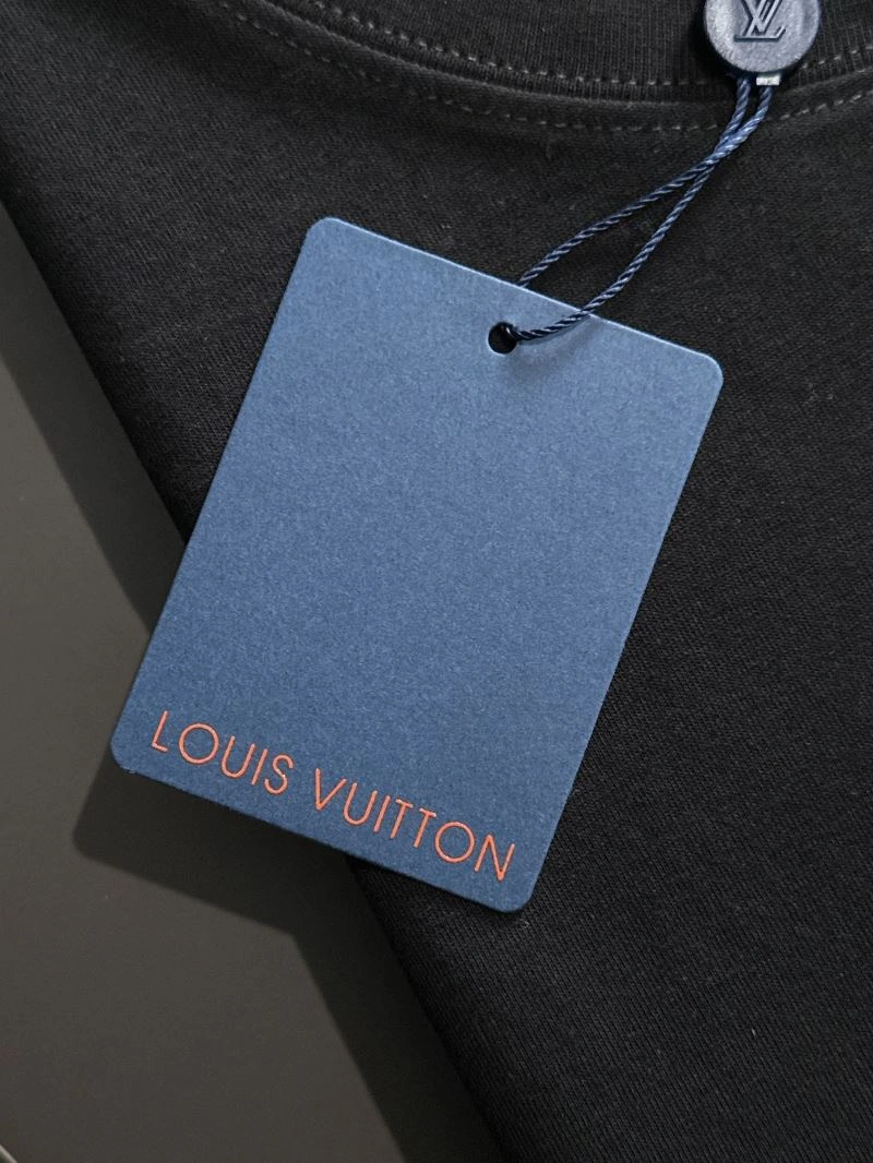 Sleek Louis Vuitton T-Shirts 135190
