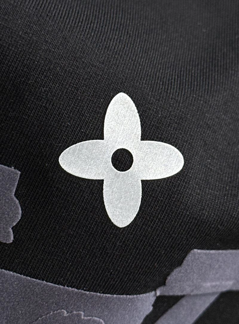 Sleek Louis Vuitton T-Shirts 135190