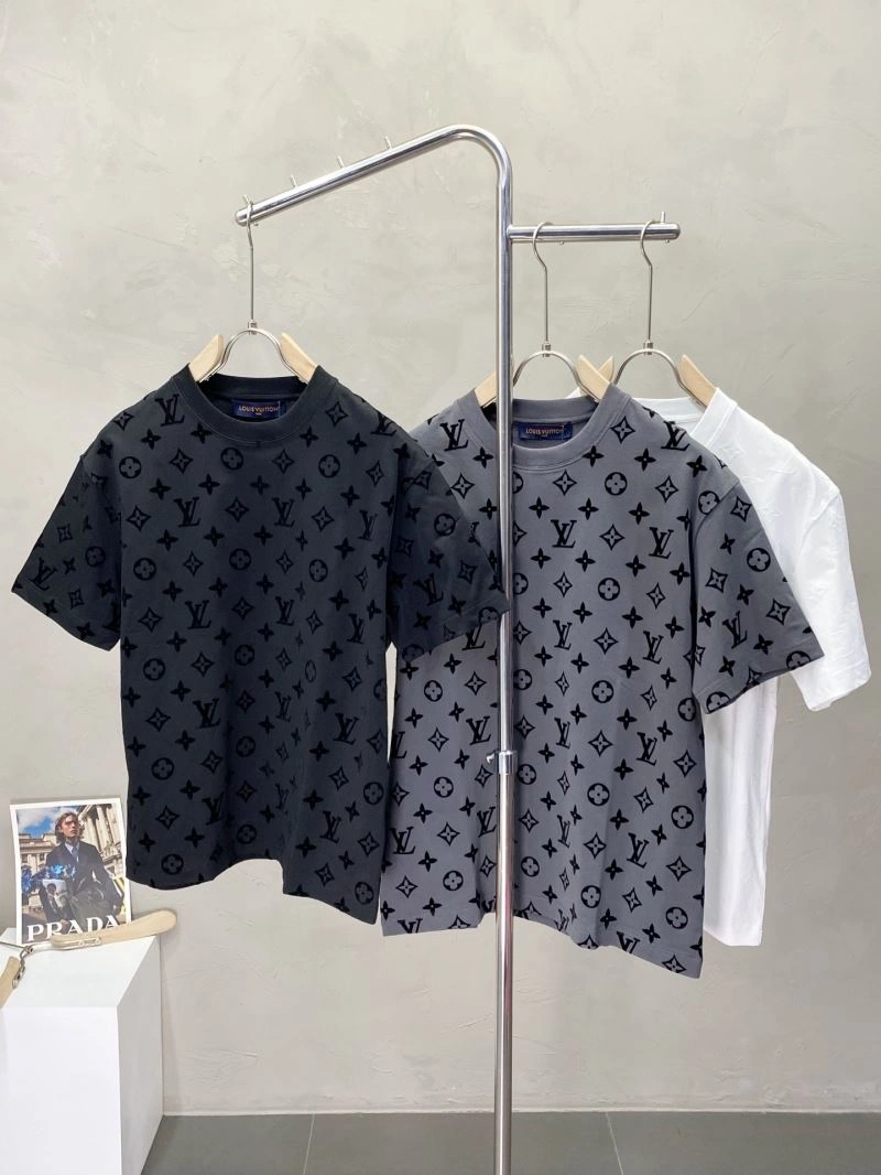 Louis Vuitton T-Shirts Elegant 135189