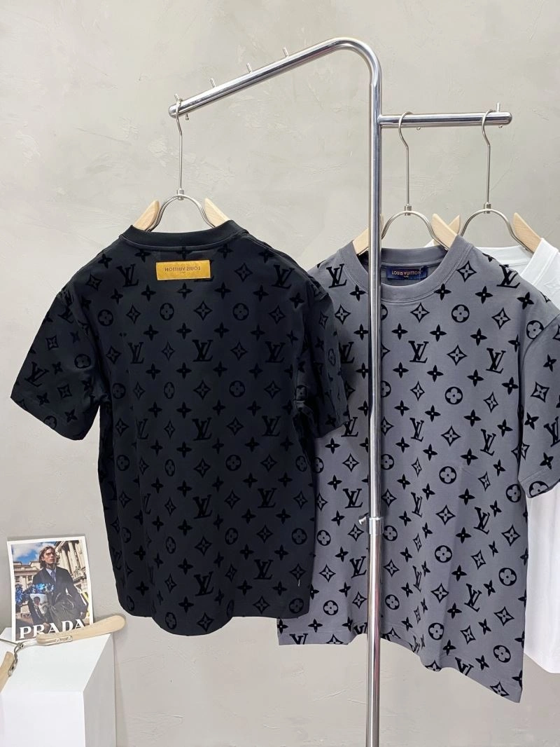Louis Vuitton T-Shirts Elegant 135189