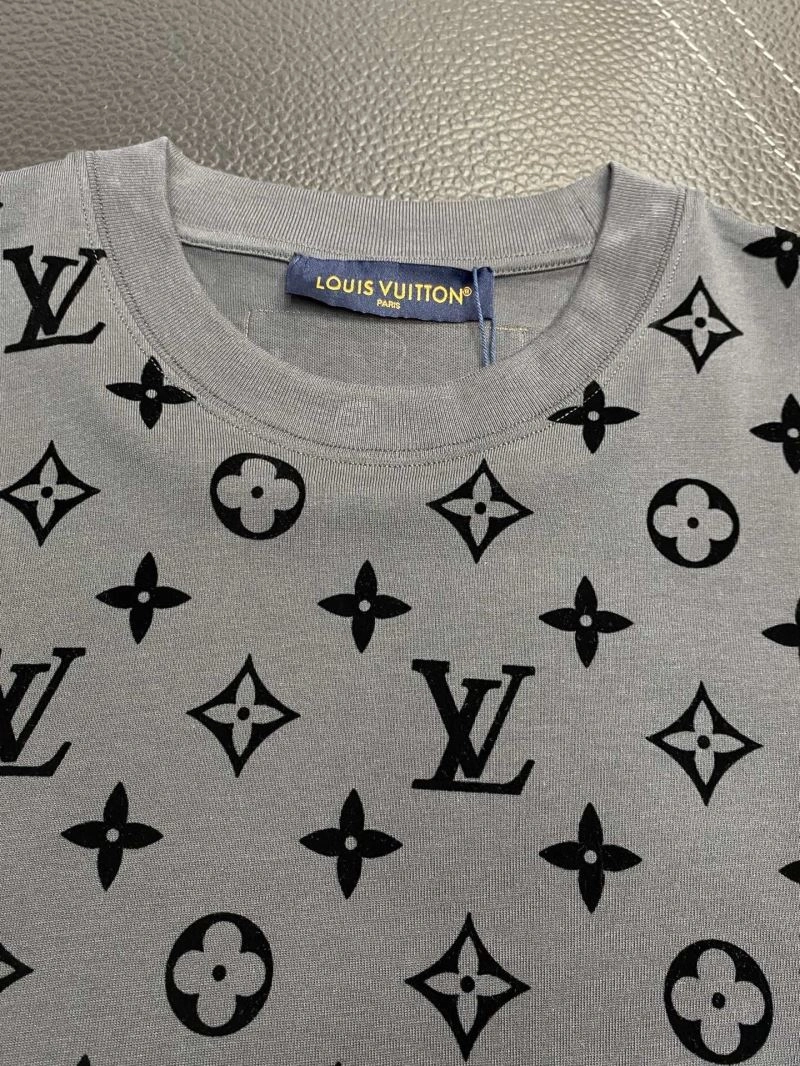 Louis Vuitton T-Shirts Elegant 135189