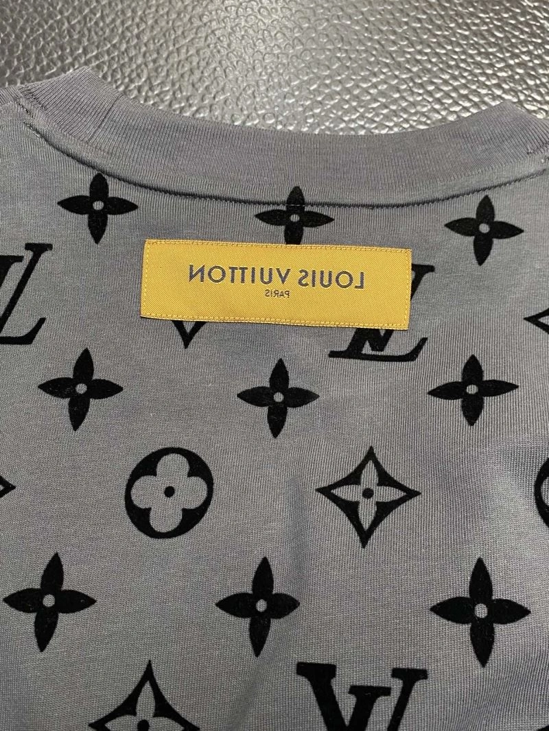 Louis Vuitton T-Shirts Elegant 135189