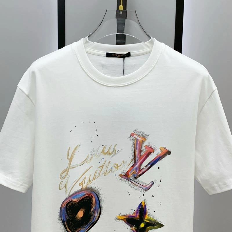 Louis Vuitton T-Shirts UrbanChic 135192
