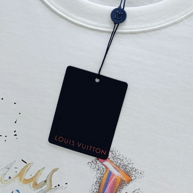 Louis Vuitton T-Shirts UrbanChic 135192