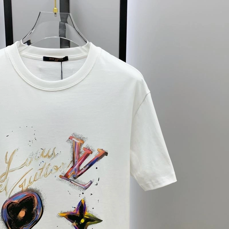 Louis Vuitton T-Shirts UrbanChic 135192