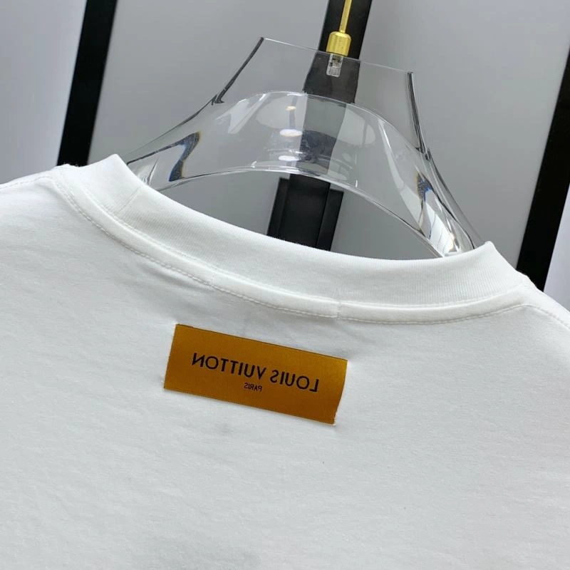 Louis Vuitton T-Shirts UrbanChic 135192