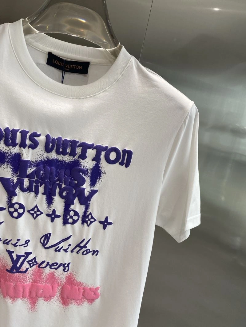 Premium Louis Vuitton T-Shirts 134829
