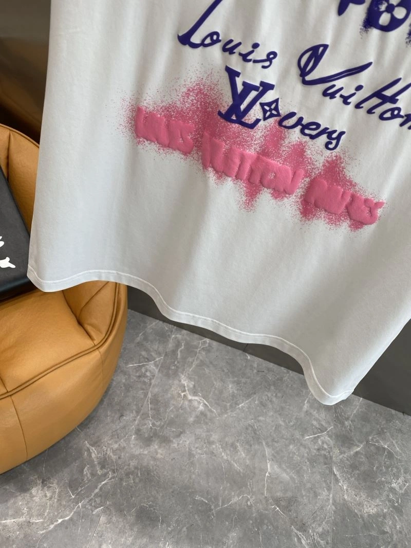 Premium Louis Vuitton T-Shirts 134829