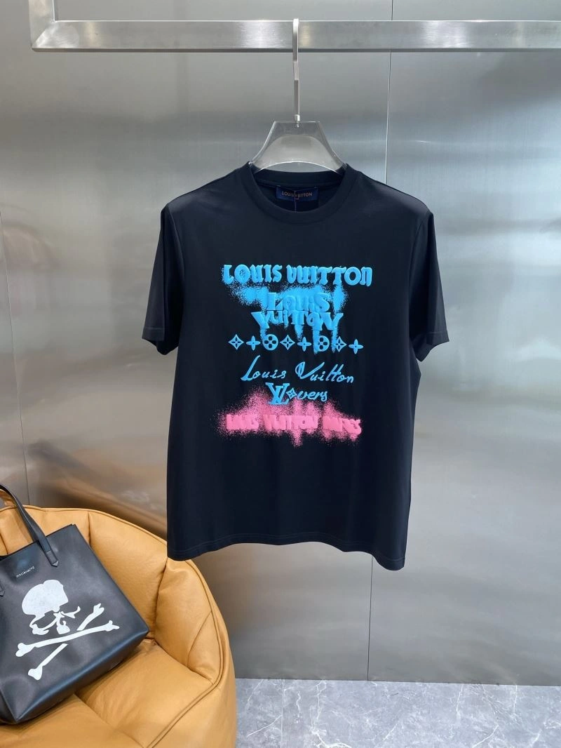 Louis Vuitton T-Shirts UrbanChic 134784