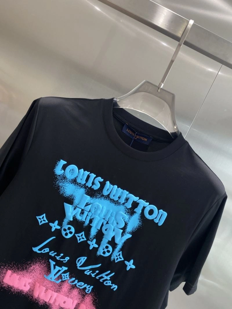 Louis Vuitton T-Shirts UrbanChic 134784