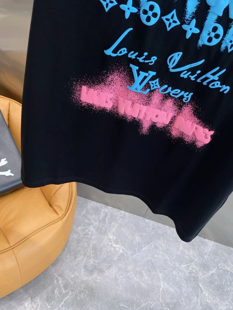 Louis Vuitton T-Shirts UrbanChic 134784