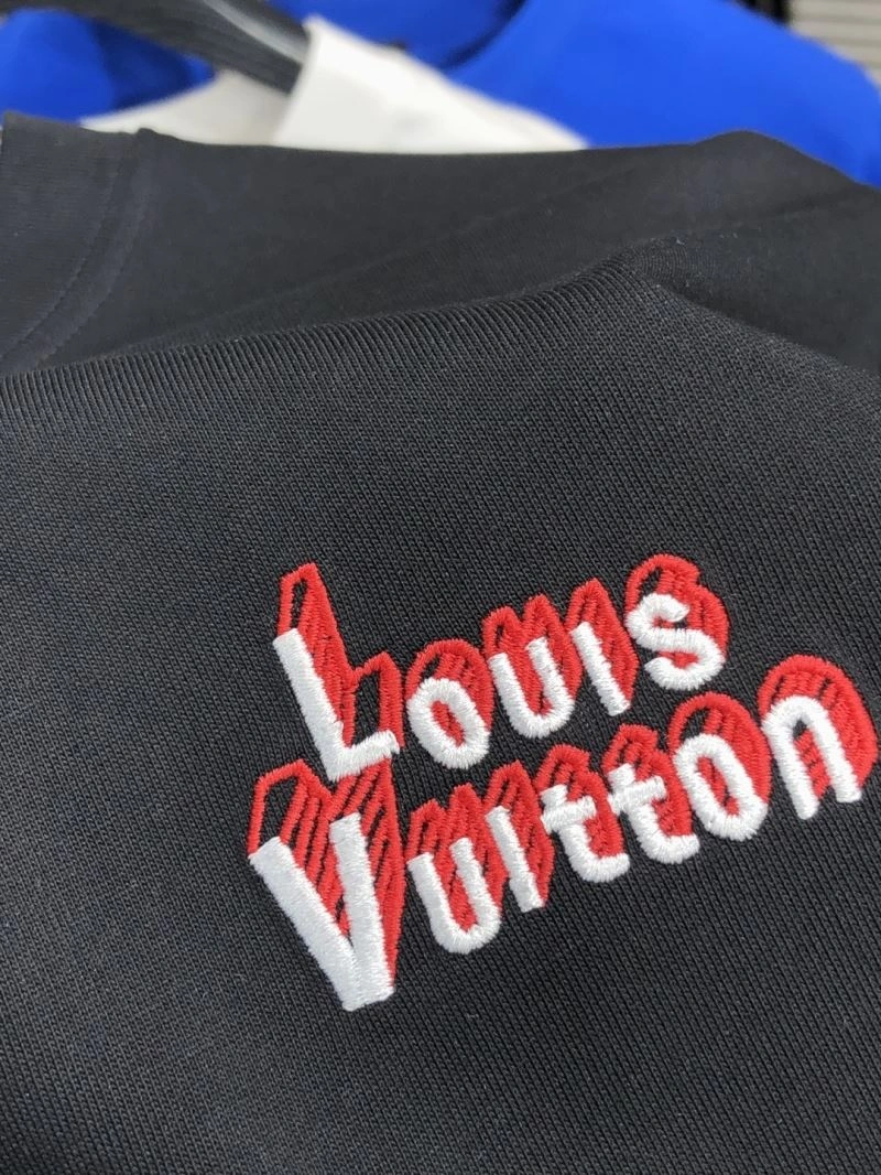 OdorResistant Louis Vuitton T-Shirts 134765
