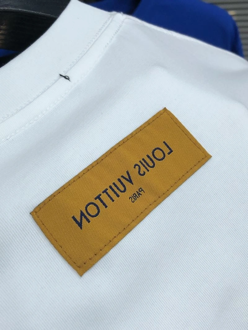 Modern Louis Vuitton T-Shirts 134764