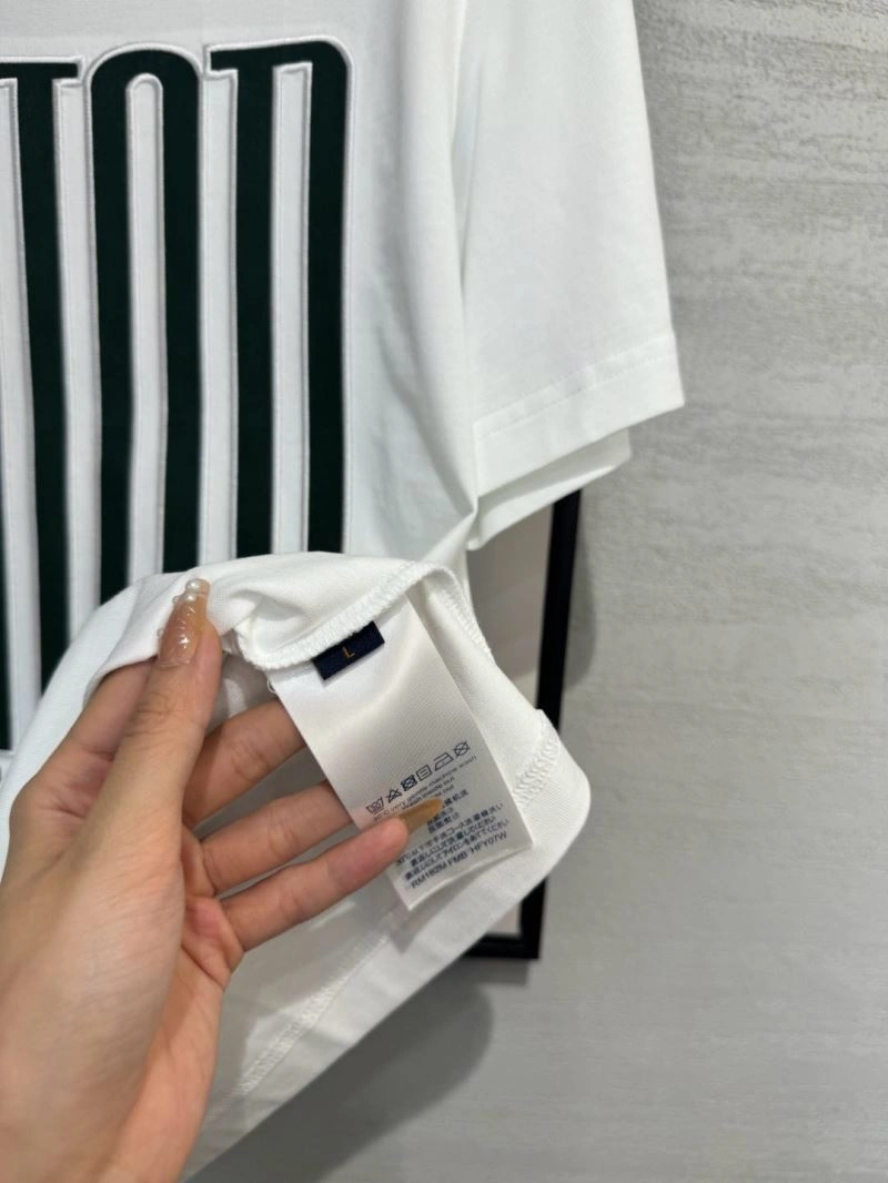 TravelReady Louis Vuitton T-Shirts 134780