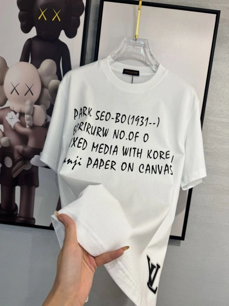 Louis Vuitton T-Shirts WrinkleFree 134782