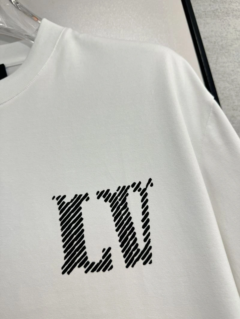 Louis Vuitton T-Shirts Lightweight 134760