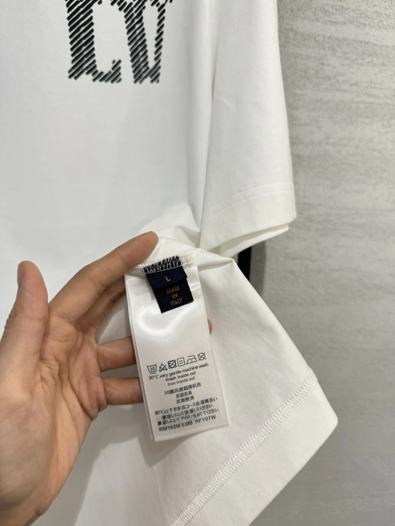 Louis Vuitton T-Shirts Lightweight 134760