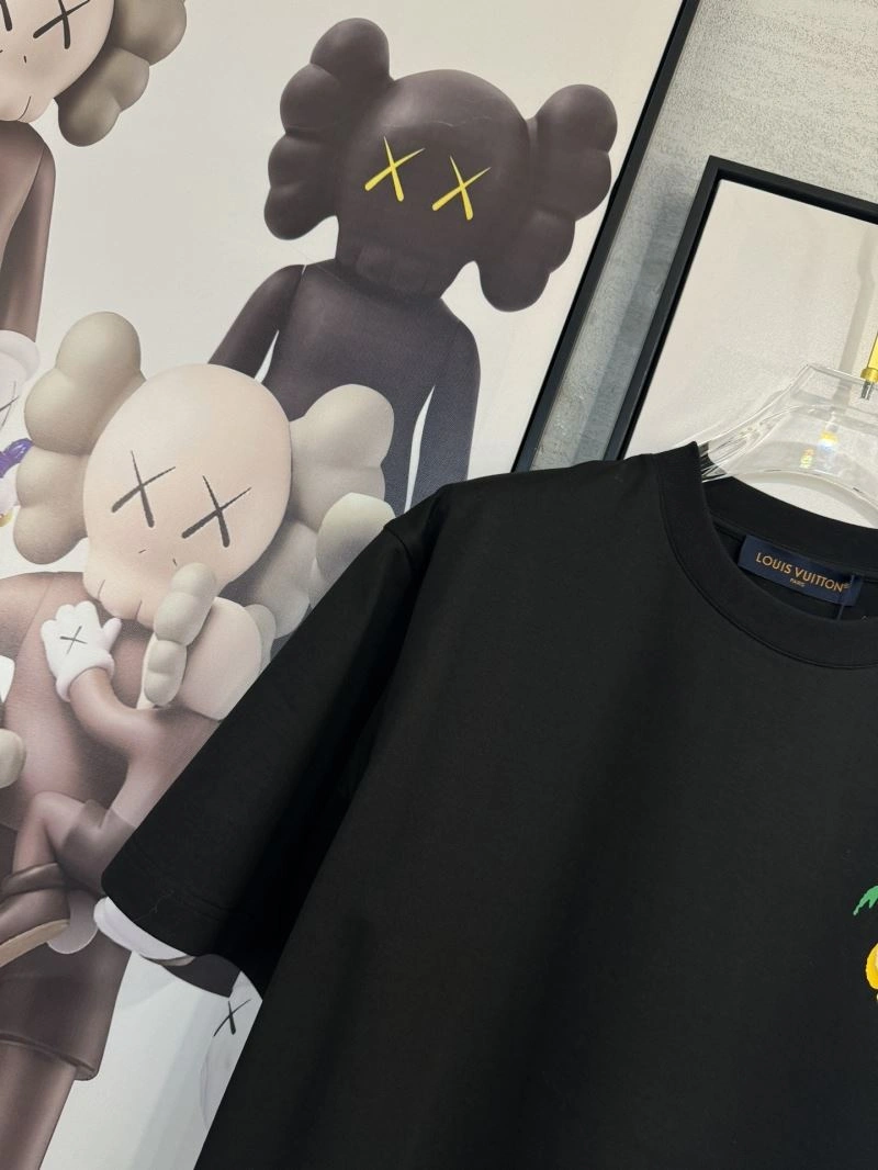 Elegant Louis Vuitton T-Shirts 134746