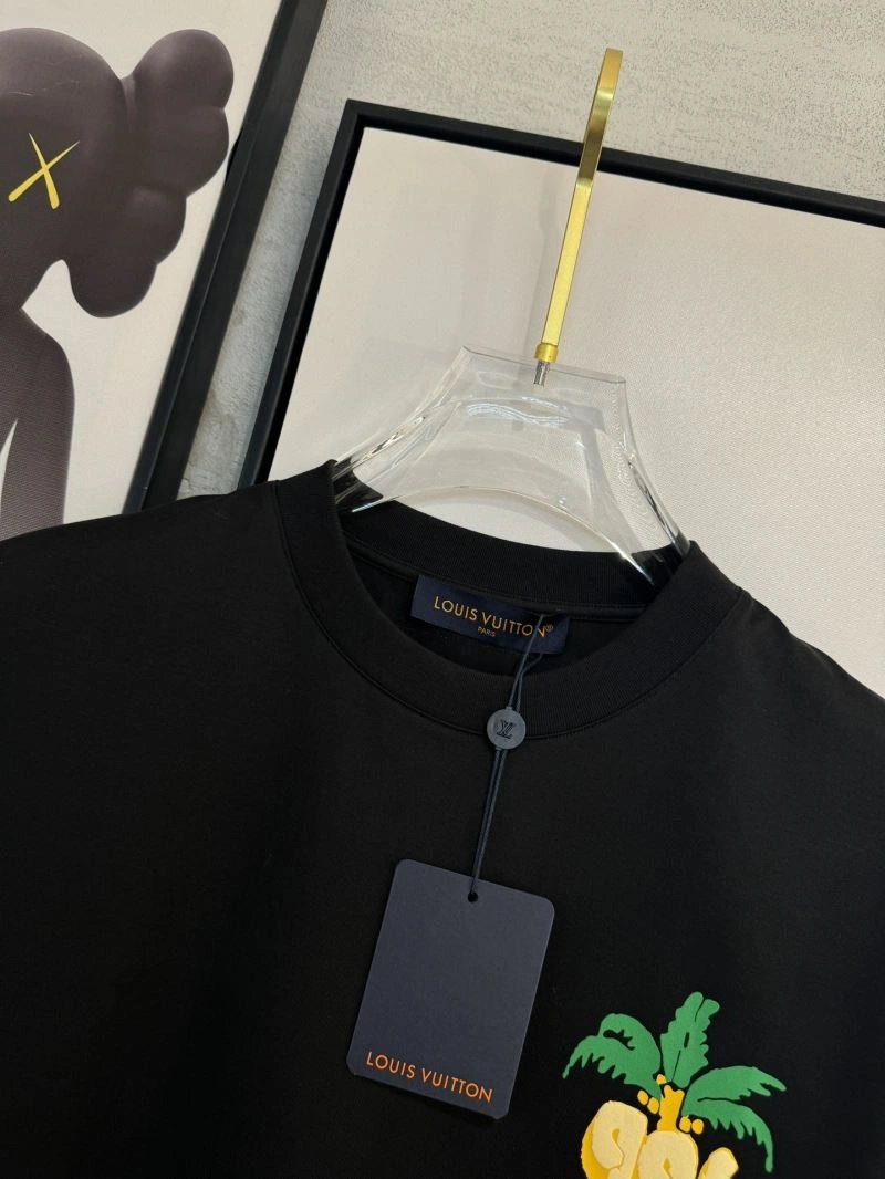 Elegant Louis Vuitton T-Shirts 134746