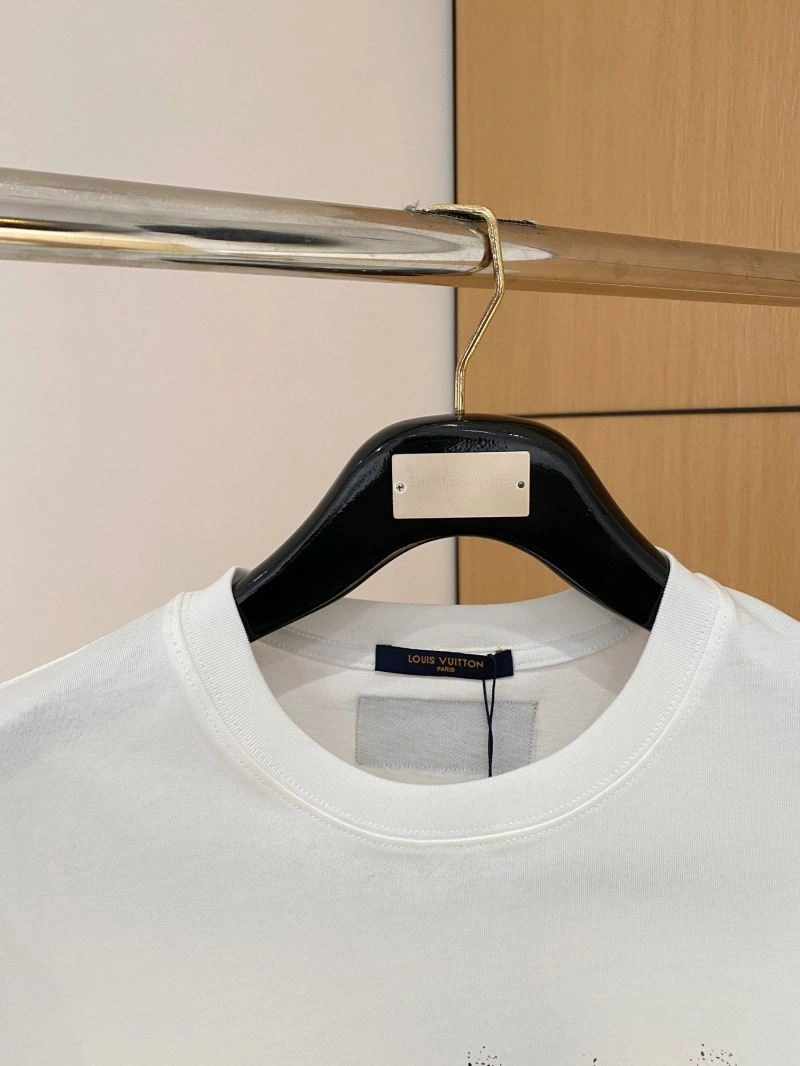 Sustainable Louis Vuitton T-Shirts 134742