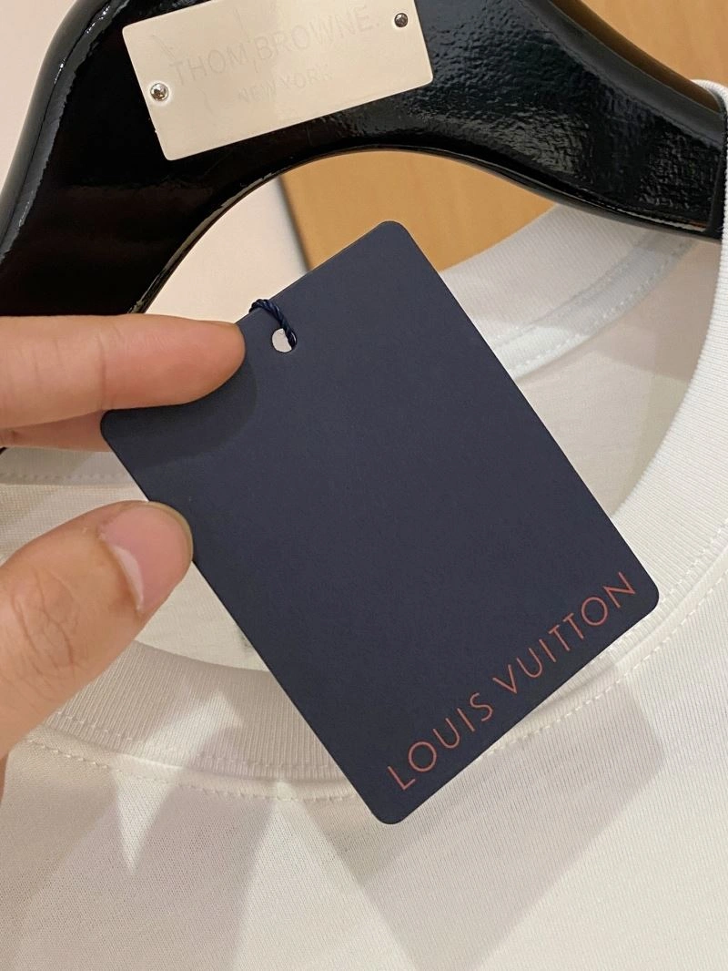 Sustainable Louis Vuitton T-Shirts 134742