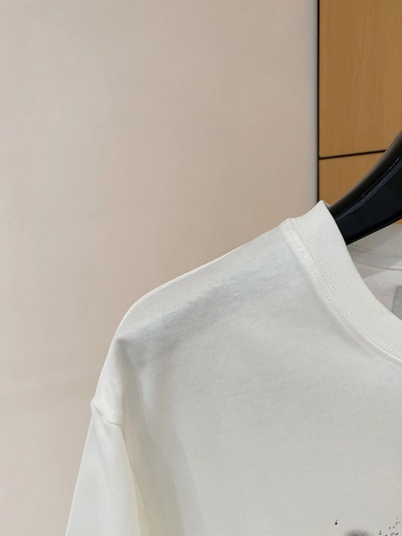 Sustainable Louis Vuitton T-Shirts 134742