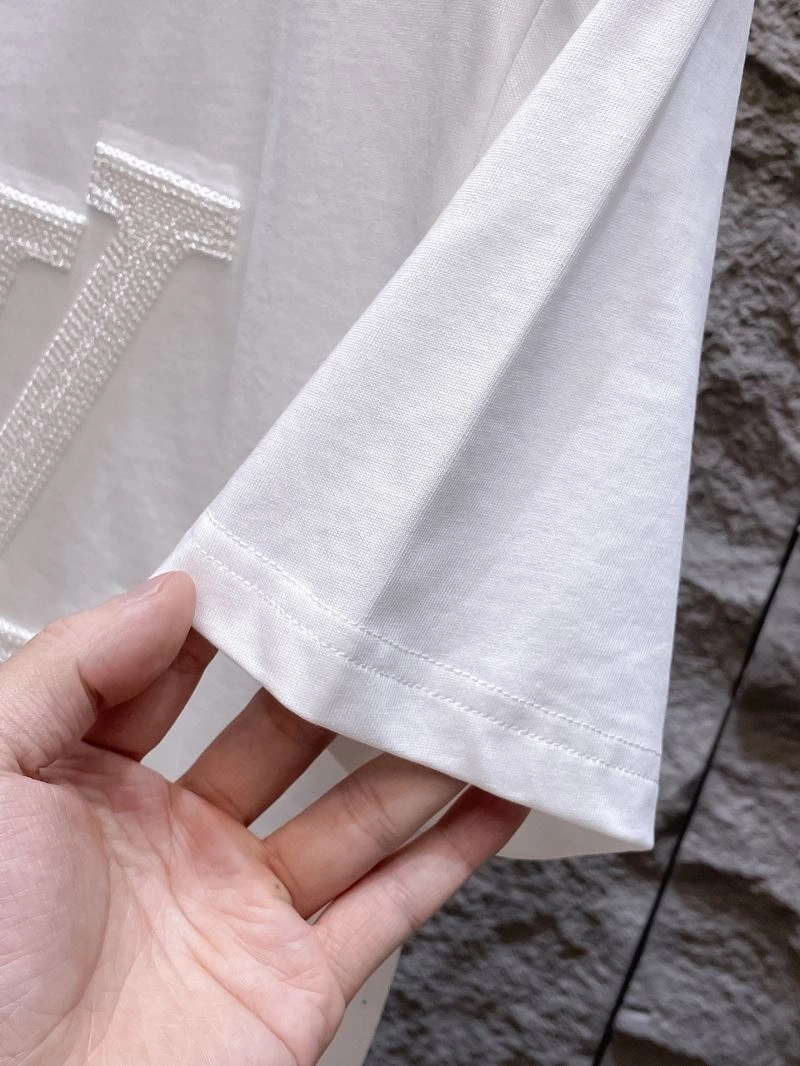 Snug Louis Vuitton T-Shirts 134718