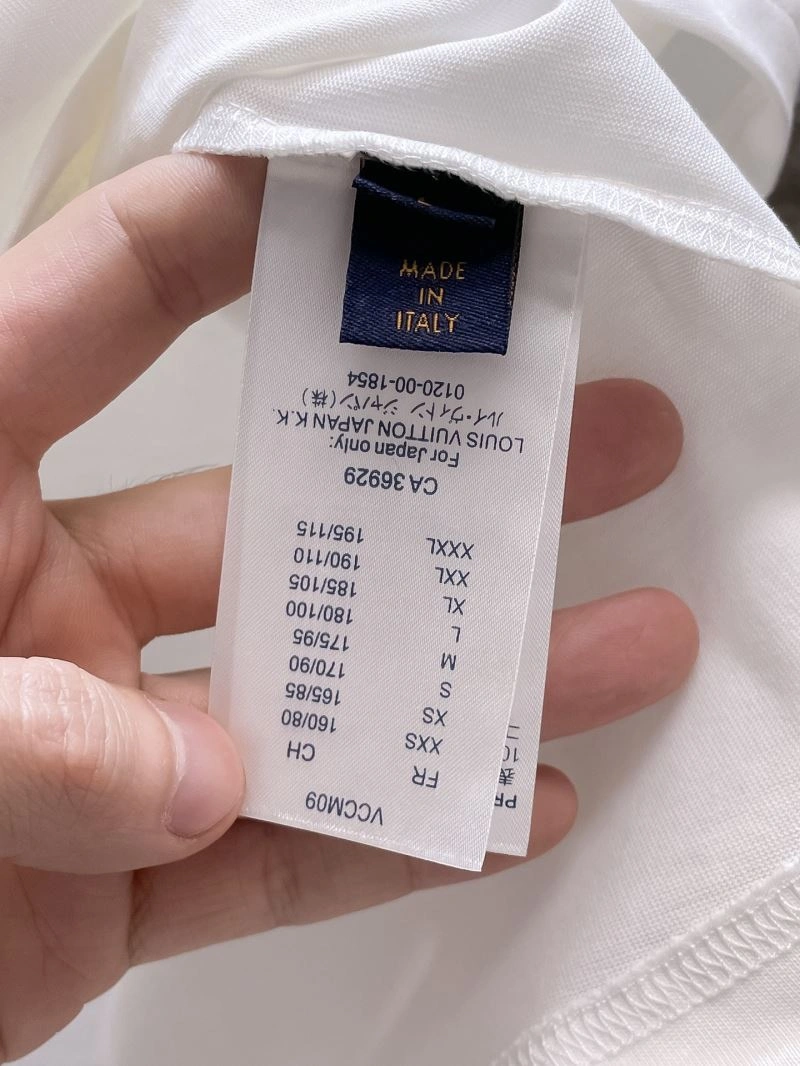 Snug Louis Vuitton T-Shirts 134718