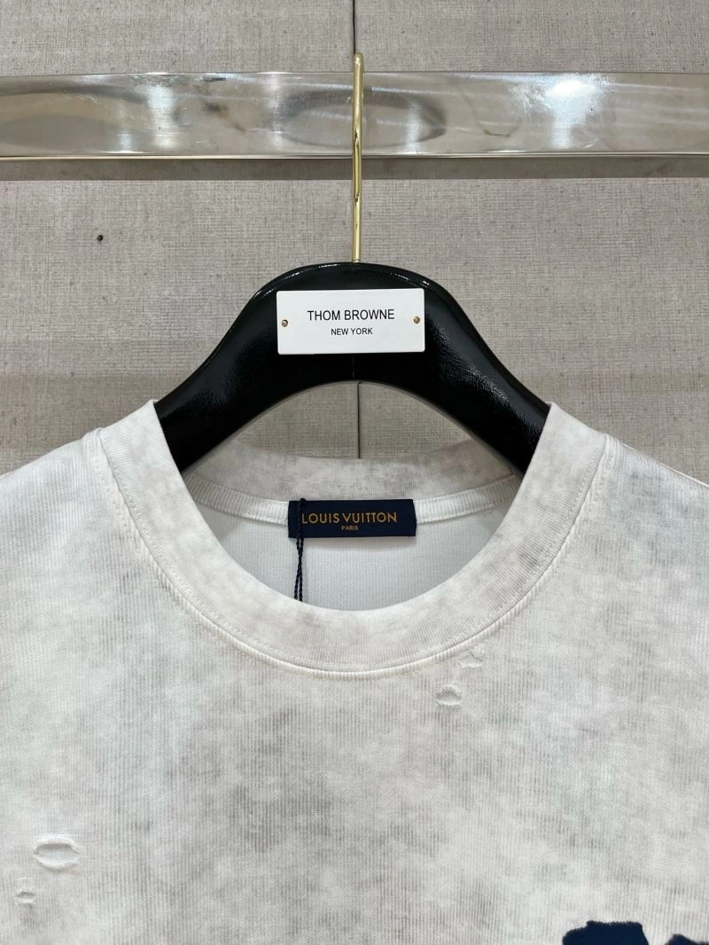 Sporty Louis Vuitton T-Shirts 134736