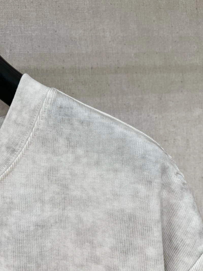 Sporty Louis Vuitton T-Shirts 134736