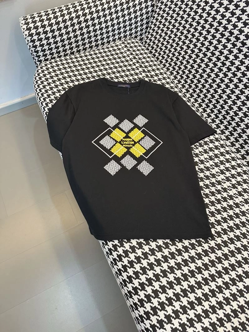 Tailored Louis Vuitton T-Shirts 134701