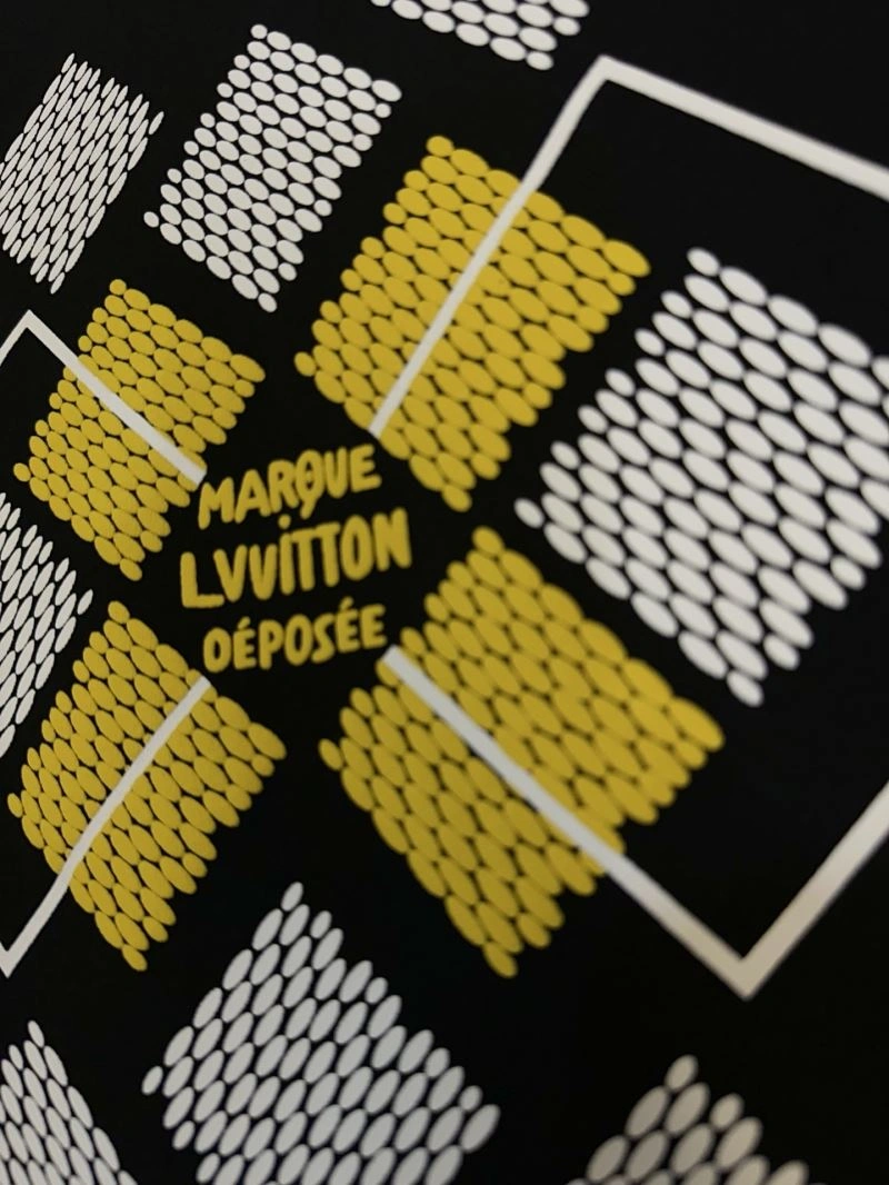 Tailored Louis Vuitton T-Shirts 134701