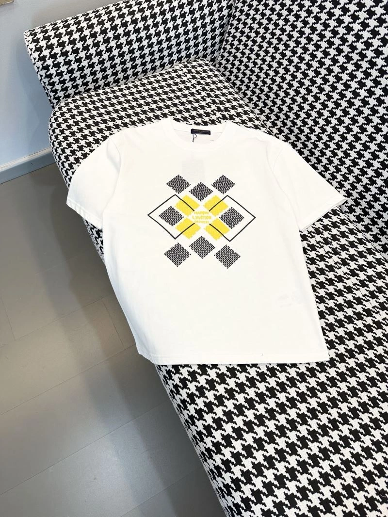 Tailored Louis Vuitton T-Shirts 134701