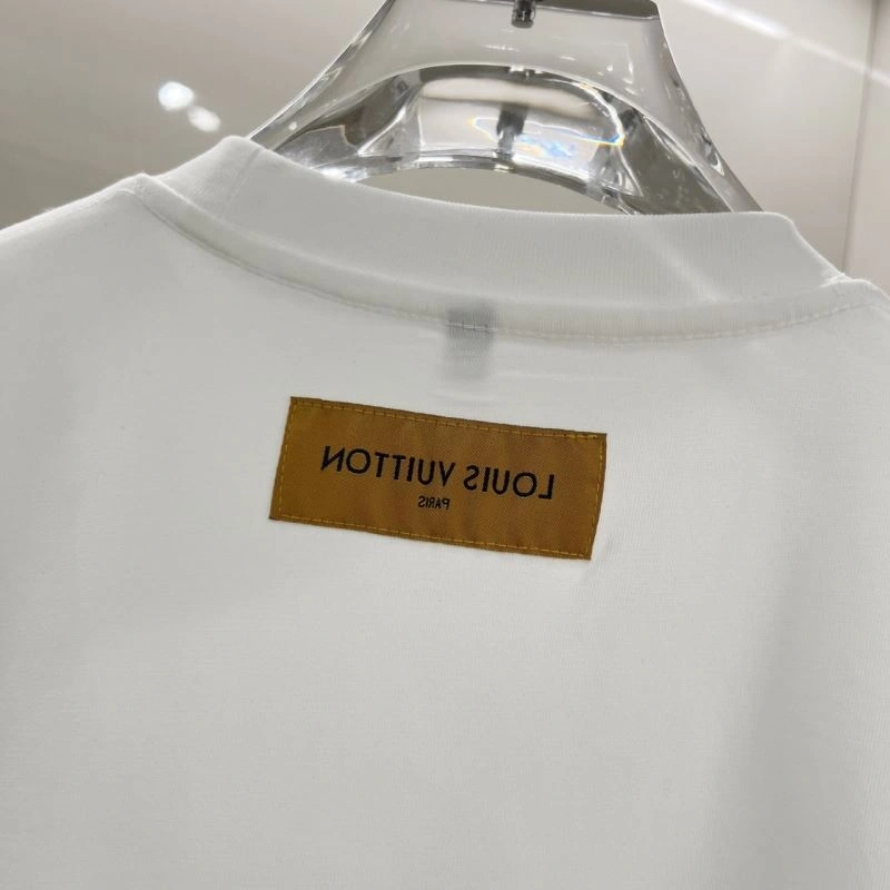 Louis Vuitton T-Shirts Minimalist 134679