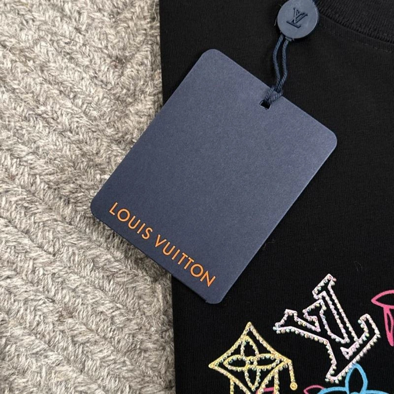 Seasonal Louis Vuitton T-Shirts 134649