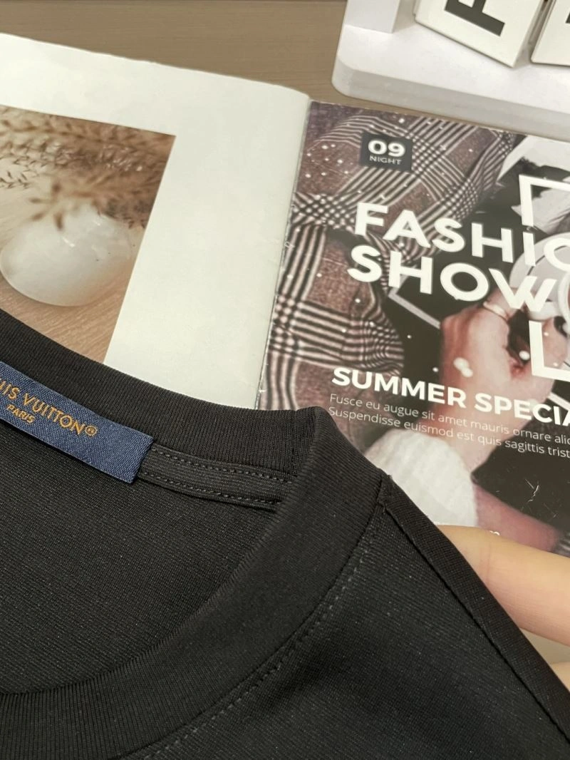 Minimalist Louis Vuitton T-Shirts 134651