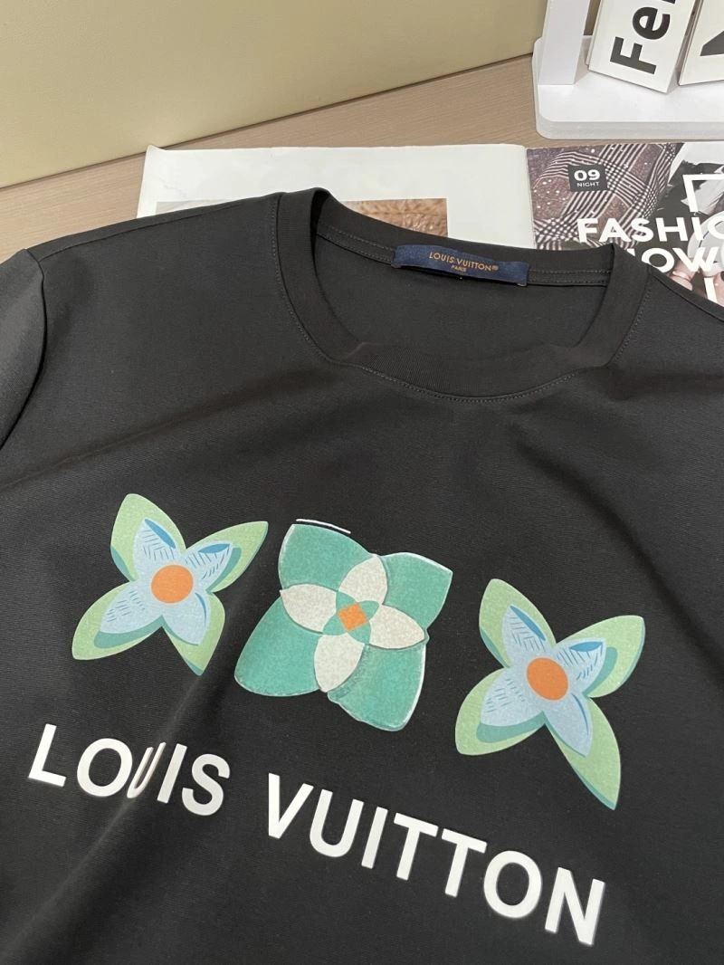 Minimalist Louis Vuitton T-Shirts 134651