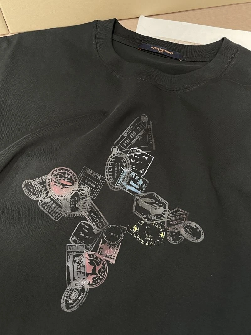 Elegant Louis Vuitton T-Shirts 134659