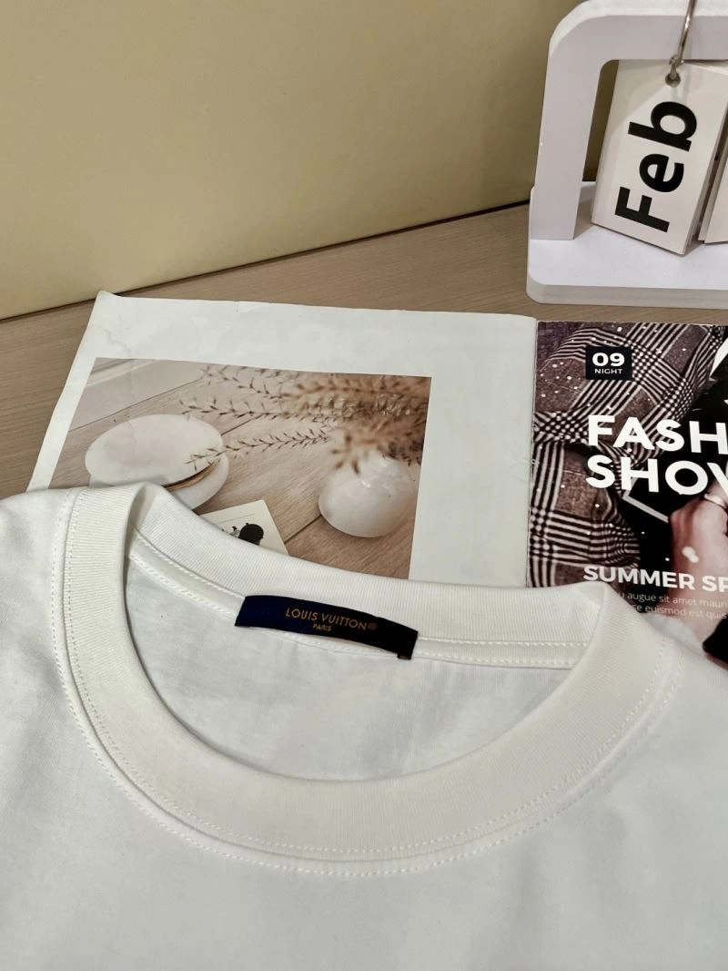Elegant Louis Vuitton T-Shirts 134659