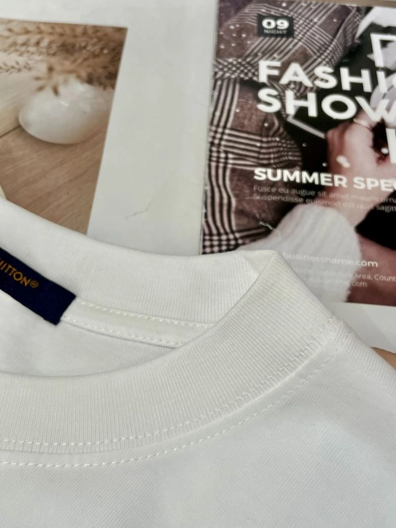 Louis Vuitton T-Shirts Lightweight 134657