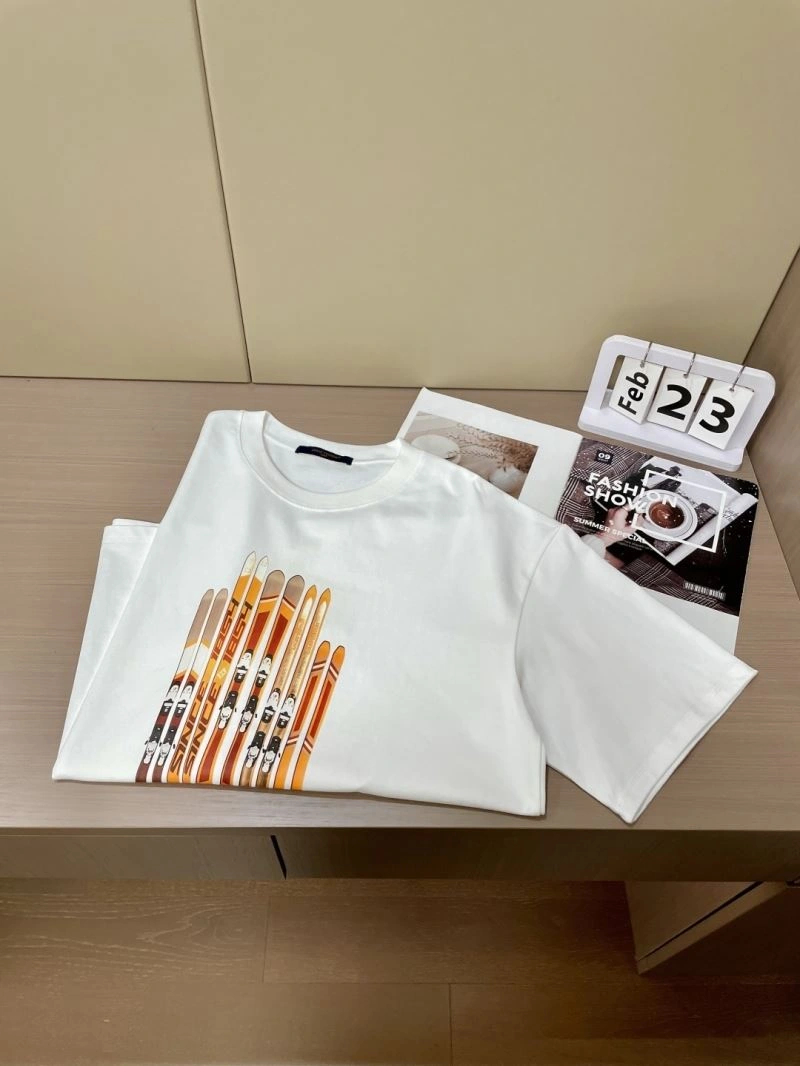 Louis Vuitton T-Shirts Lightweight 134657